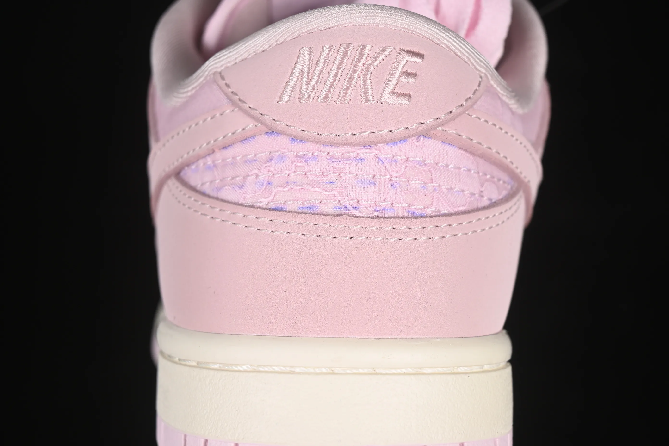 All Categories Nk SB Dunk Series Nk SB Dunk Low Low-top sneakers Nike SB Dunk Low "Regal Pink" contains girly low-top casual sneakers HJ5870-600